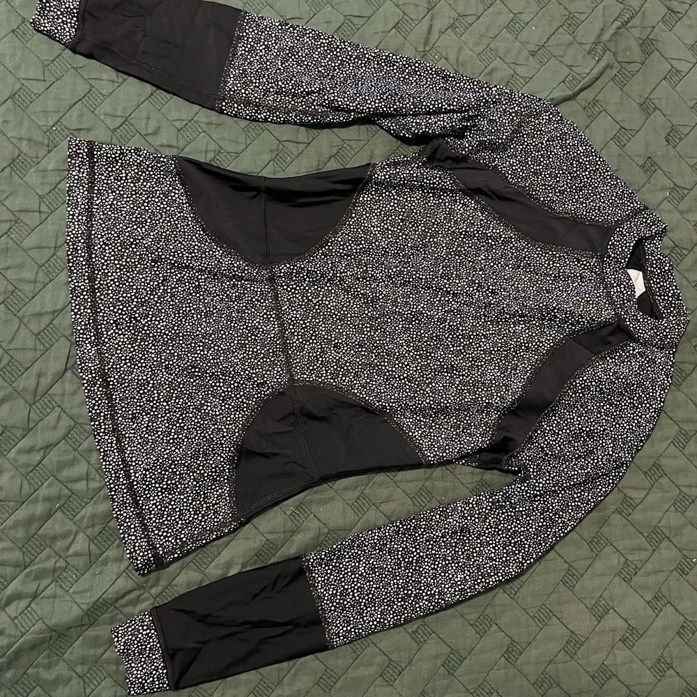 Lululemon Suns Out Rash Guard Sz 2 - Picture 5 of 5
